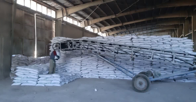 ذخیره سازی و پارت چینی کود سولفات پتاسیم گرانوله پارت 49 در انبار سازمانی شرکت خدمات حمایتی کشاورزی استان کرمانشاه