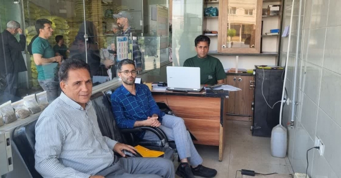 بازدید ازعملکرد کارگزاری کود عجم نوروزی در شهرستان آزادشهر