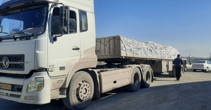 حمل و توزیع کود اوره به میزان 125تن به انبار کارگزاران شهرستان اسلامشهر 