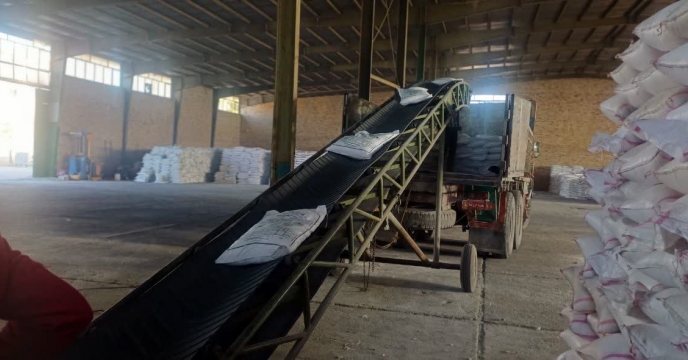 تامین و ارسال 25 تن کود اوره از مبدا پتروشیمی لردگان برای اتحادیه تعاونی قلعه نو 