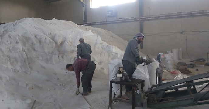 کیسه‌گیری کود فله در انبارهای سازمانی شرکت خدمات حمایتی کشاورزی