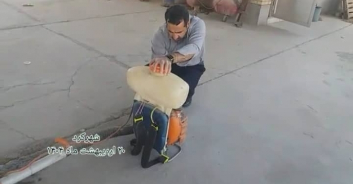 سرویس و آموزش سمپاش پشتی موتوری در سایت بوجاری شرکت خدمات حمایتی کشاورزی استان چهار محال و بختیاری توسط کارشناس معین استان