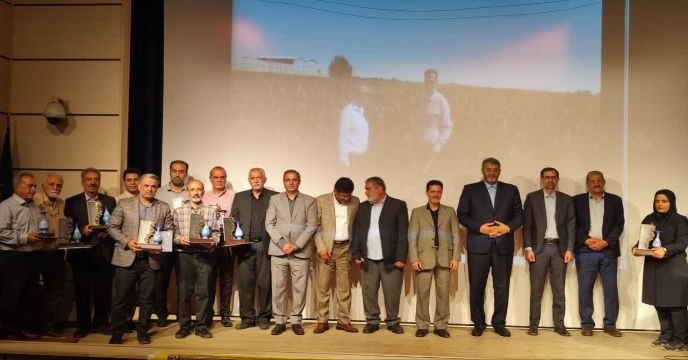تقدیر از شرکت خدمات حمایتی کشاورزی استان تهران در مراسم تجلیل از کشاورزان برتر در همایش ستاد کشت پاییزه محصولات زراعی سال ۱۴۰۴-۱۴۰۵