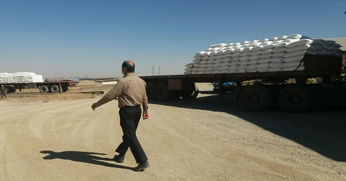 بارگیری و حمل کود انواع کودهای شیمیایی از مجتمع انبارهای شهید شاملو به کارگزاران در سطح استان مرکزی .