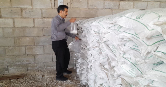 نمونه برداری از کود کلرور پتاسیم گرانوله در مجتمع انبارهای کود شهید شاملو ، استان مرکزی