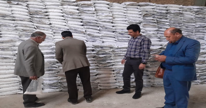 عملیات نمونه بردای از کود های تولید داخلی در انبارهای سازمانی استان مرکزی- خرداد ماه 1404