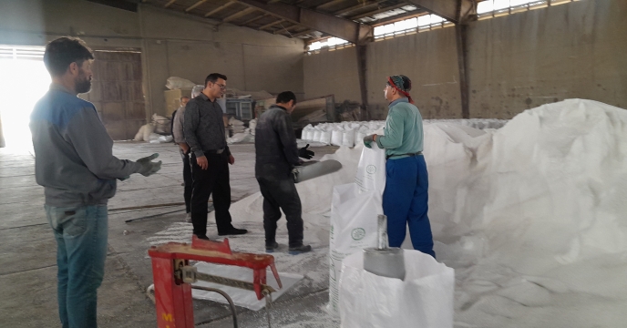 بازدید کارشناس پایش کودی شرکت خدمات حمایتی کشاورزی استان مرکزی از مراکز توزیع کود در منطقه سربند و شهرستان شازند . اردیبهشت 1404