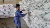 نمونه گیری از کود سولفات پتاسیم گرانوله ارسالی از شرکت مروارید ارس باران پارت 1